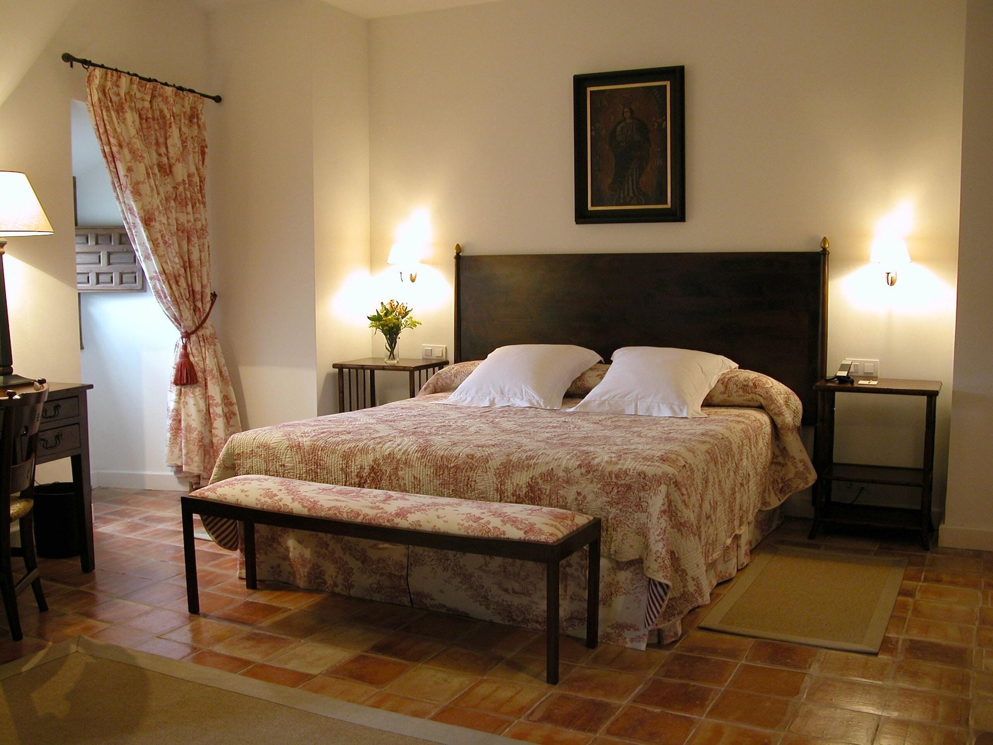 Hotel Puerta De La Luna Baeza Ruang foto