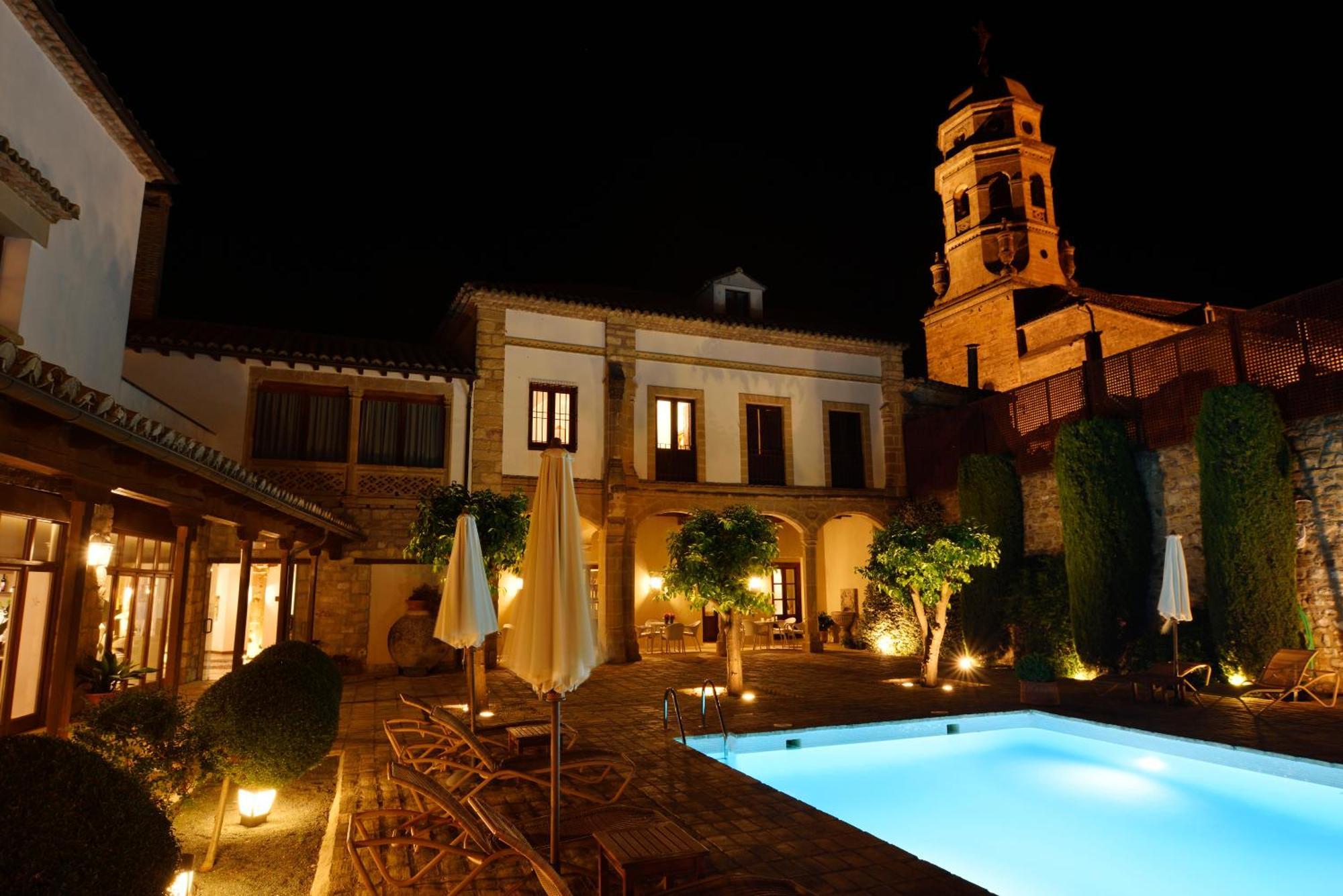 Hotel Puerta De La Luna Baeza Bagian luar foto