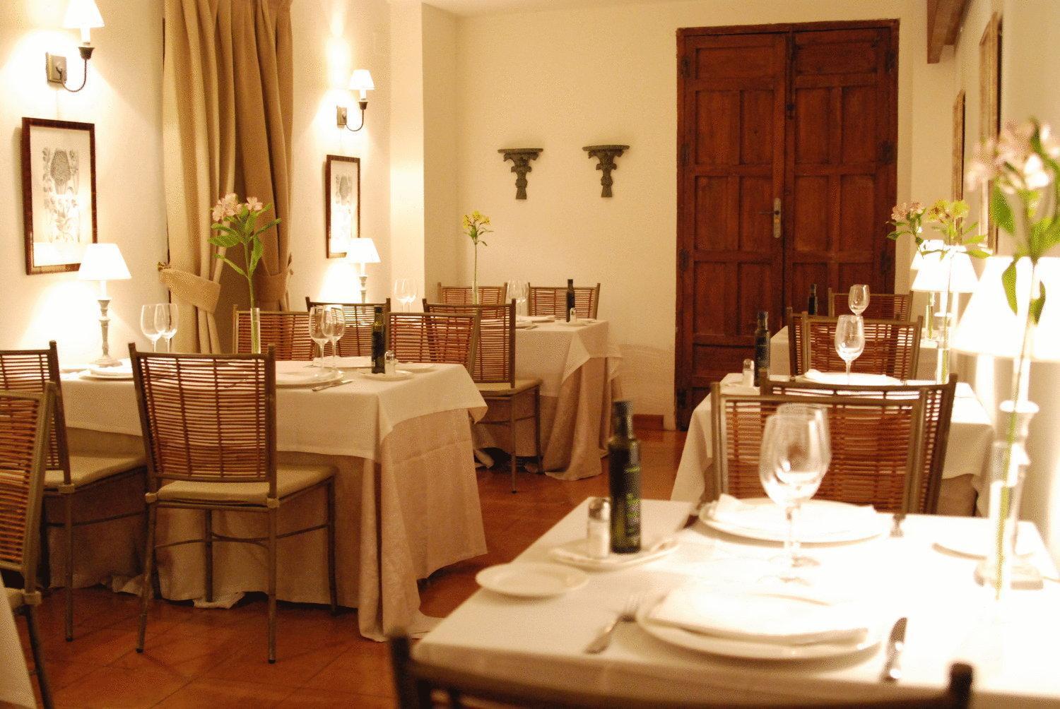 Hotel Puerta De La Luna Baeza Bagian luar foto