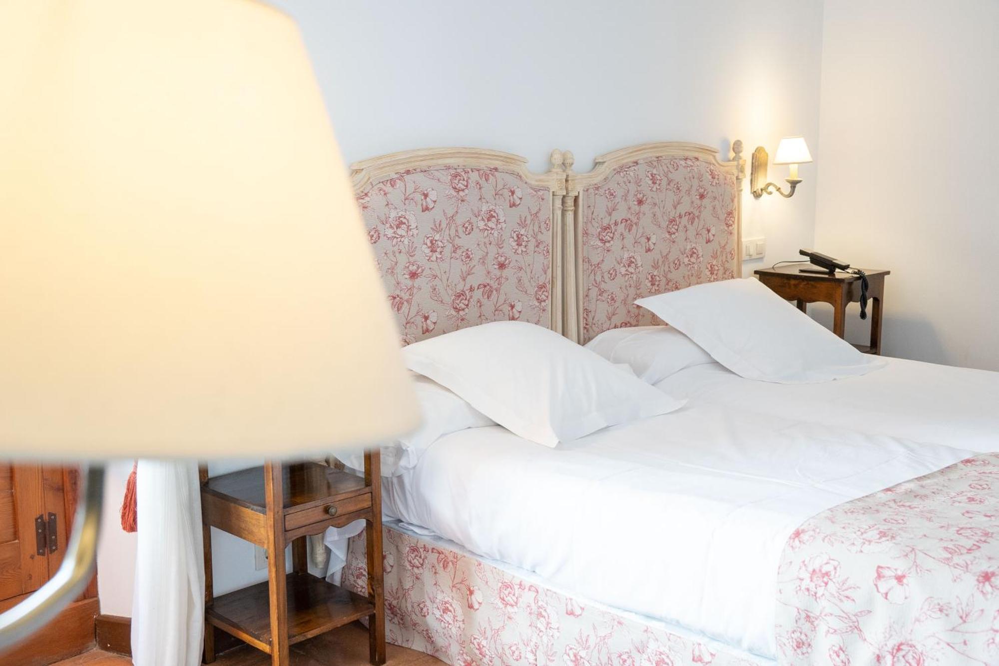 Hotel Puerta De La Luna Baeza Bagian luar foto