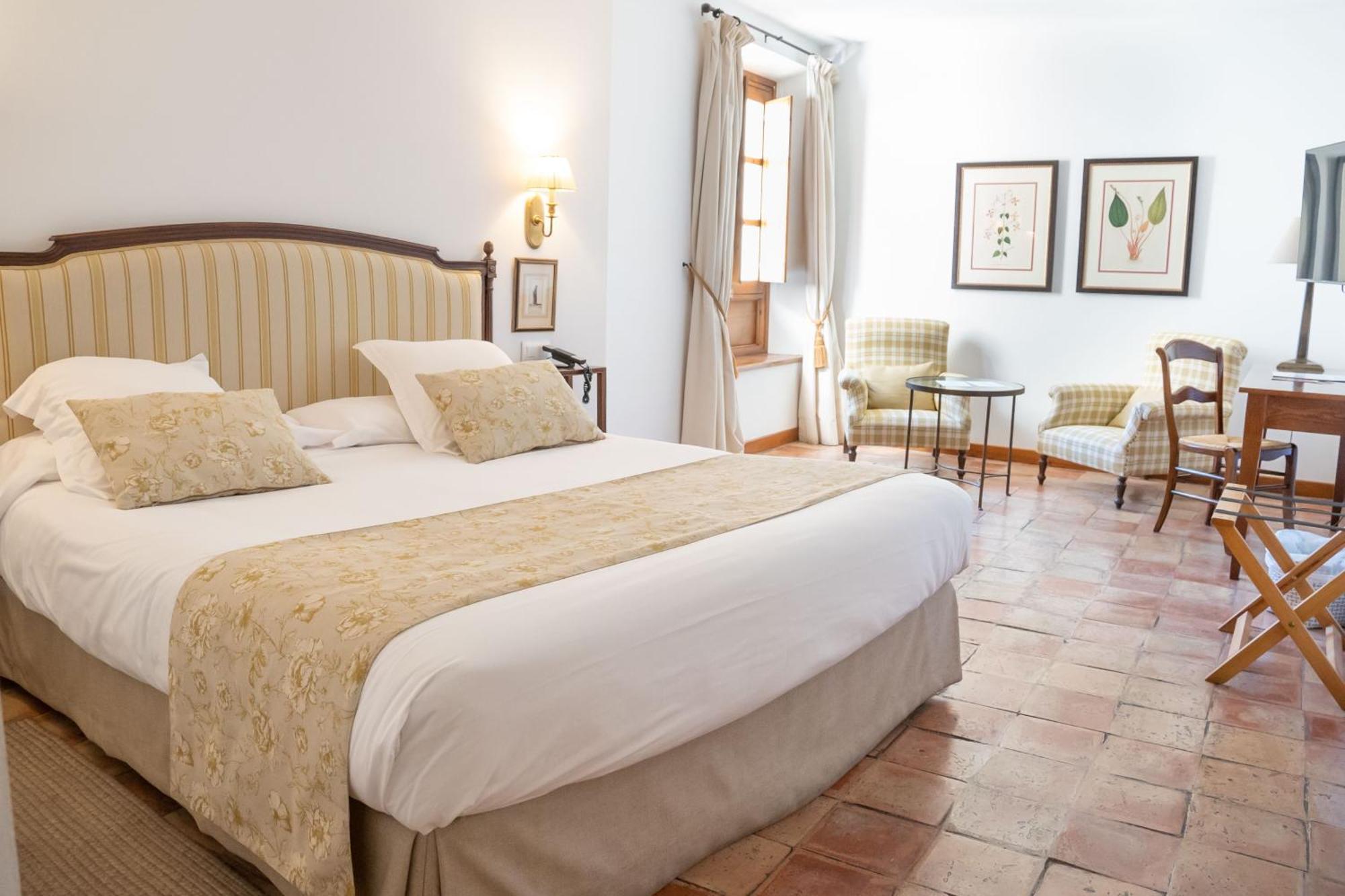 Hotel Puerta De La Luna Baeza Bagian luar foto