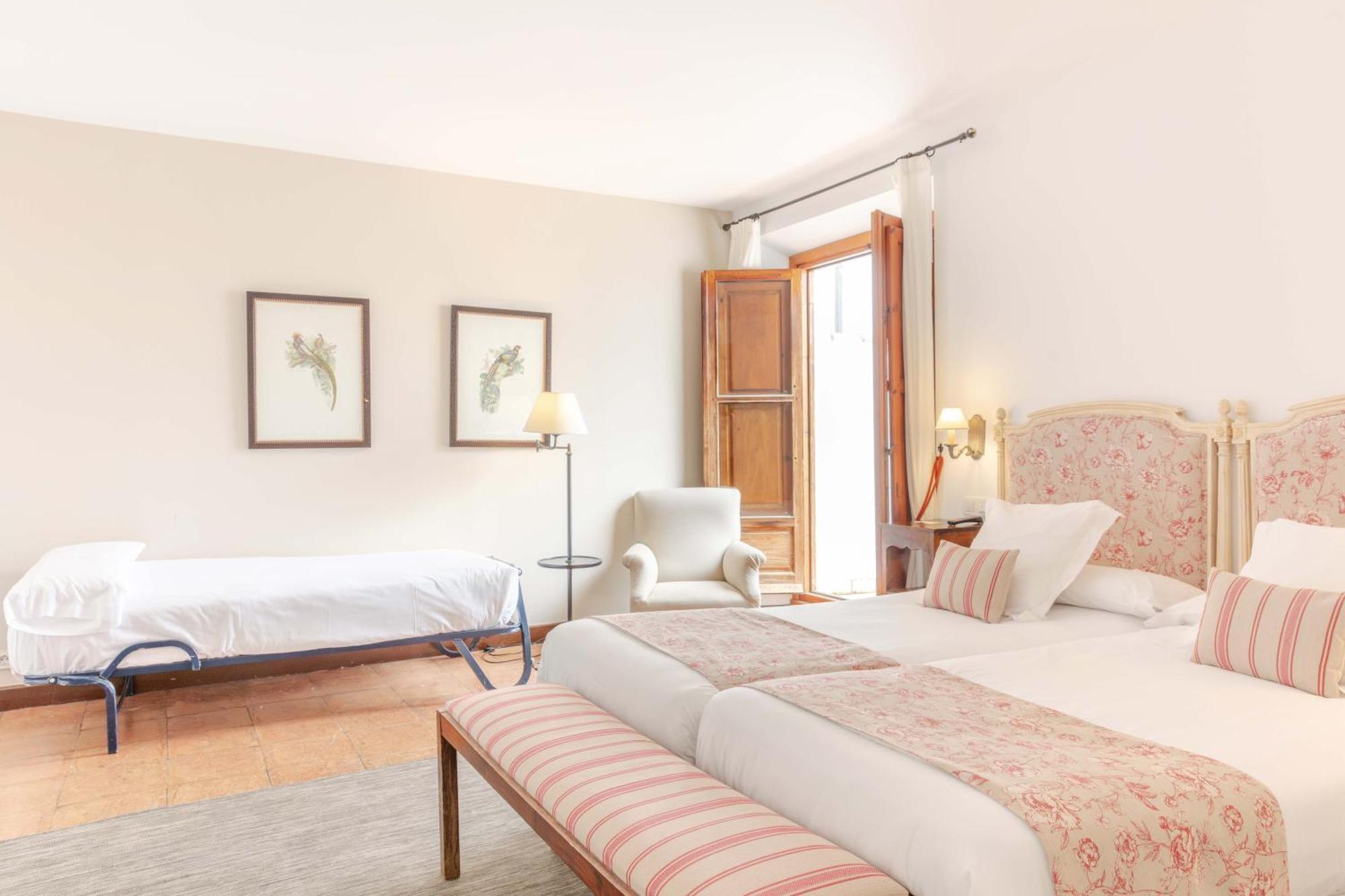 Hotel Puerta De La Luna Baeza Bagian luar foto