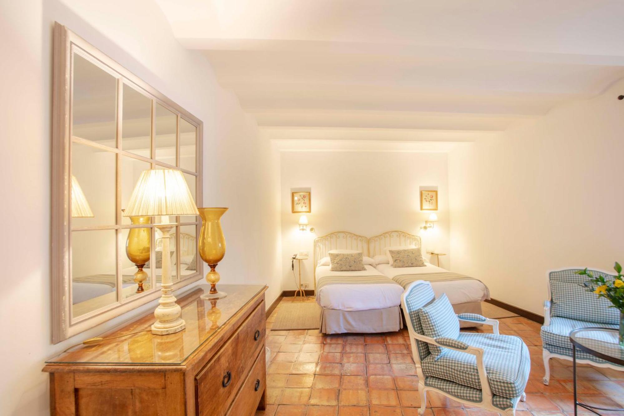 Hotel Puerta De La Luna Baeza Bagian luar foto