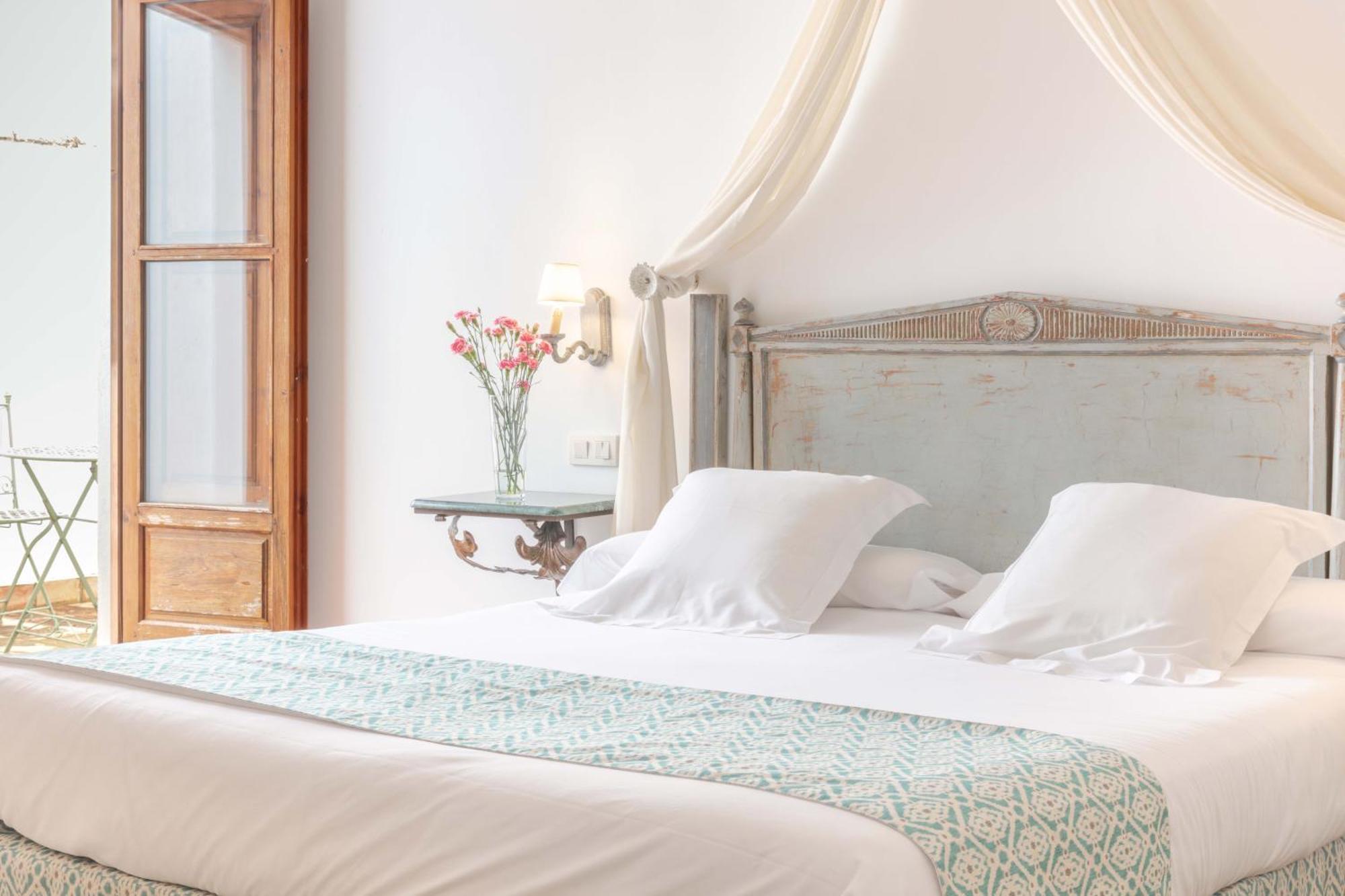 Hotel Puerta De La Luna Baeza Bagian luar foto